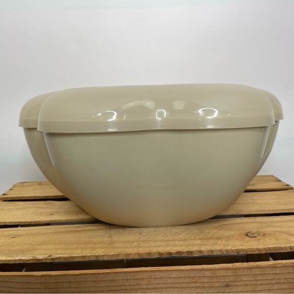 Tupperware chip and dip floral bowl beige 1.5 Gallon - Picture 3 of 16